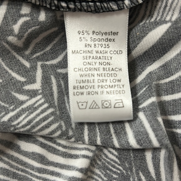 Susan Graver Zebra Print Asymmetrical Print Blouse M - Picture 4 of 4